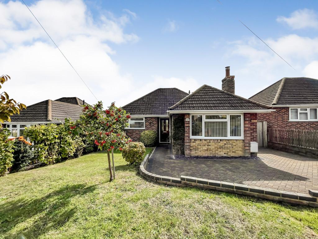 Hillview Road, Hythe 3 bed detached bungalow £495,000