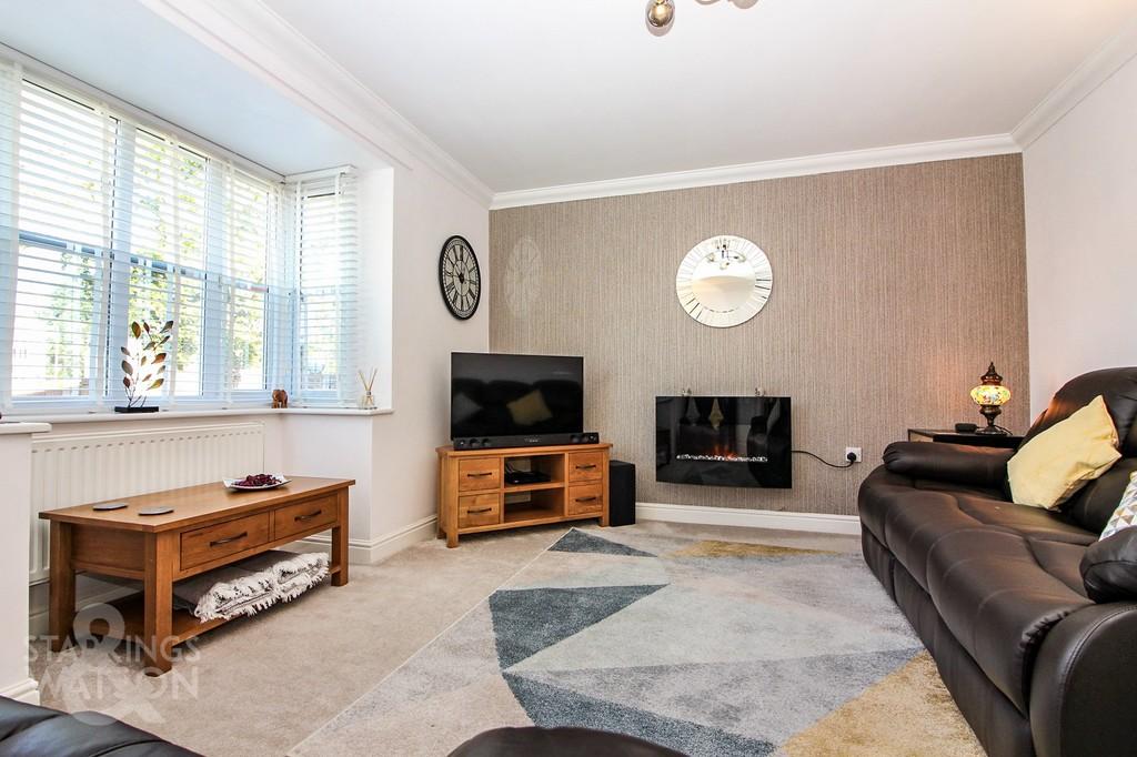 Jenkins Green, Lowestoft 3 bed detached house for sale £350,000
