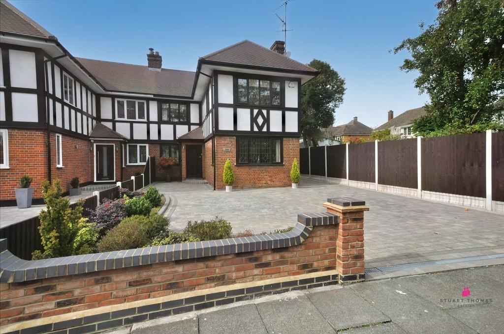 Highlands Boulevard, Leigh On Sea 3 bed semidetached house £700,000