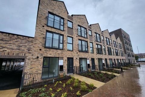 3 bedroom townhouse to rent, Dodie Smith Walk, Stretford, Manchester. M32 0HS