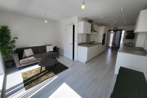3 bedroom townhouse to rent, Dodie Smith Walk, Stretford, Manchester. M32 0HS