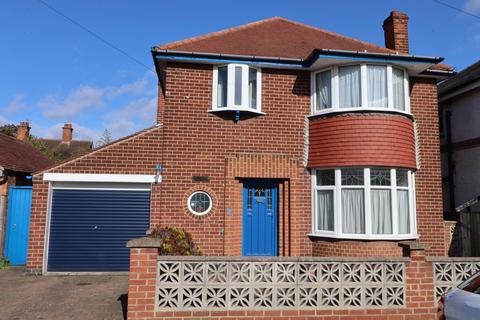 3 bedroom detached house for sale - Mayfield Drive, Loughborough