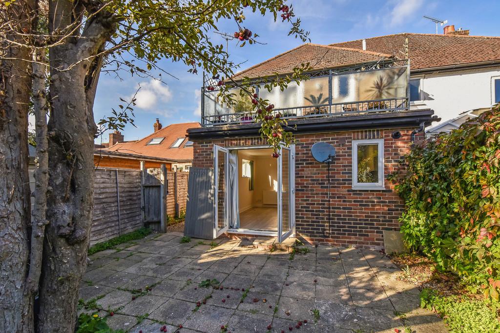 Fishbourne Road East, Chichester 2 bed apartment £285,000