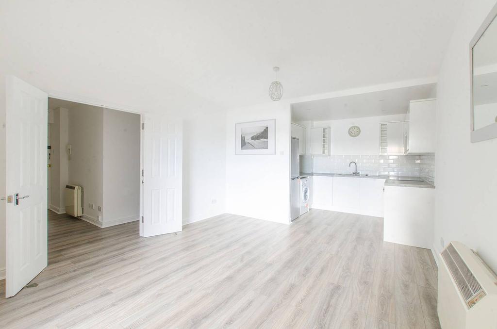 Fishguard Way, Docklands, London, E16 2 bed flat £365,000