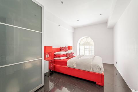 3 bedroom flat to rent - Royal Drive, Friern Barnet, London, N11