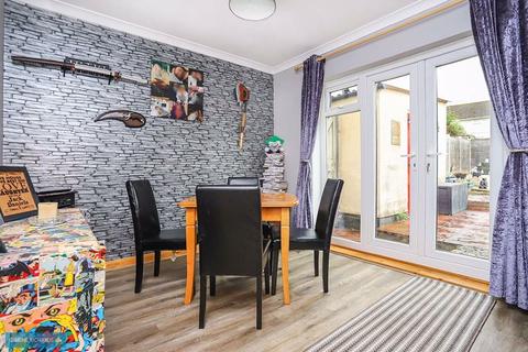 25 Dunster Close, Taunton, TA2 8EE