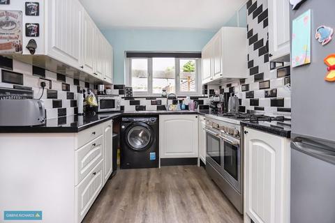 25 Dunster Close, Taunton, TA2 8EE