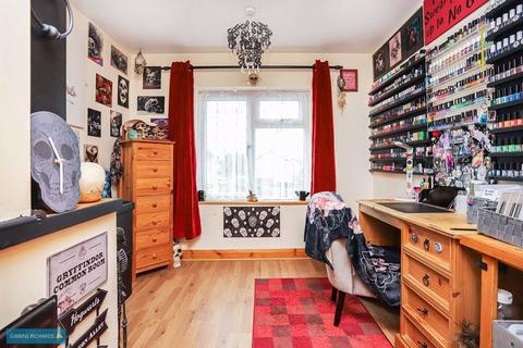 25 Dunster Close, Taunton, TA2 8EE