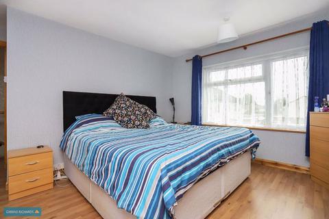 25 Dunster Close, Taunton, TA2 8EE