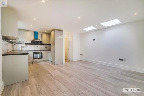 1 bedroom flat to rent, Kingston Road, London, SW20 8LB