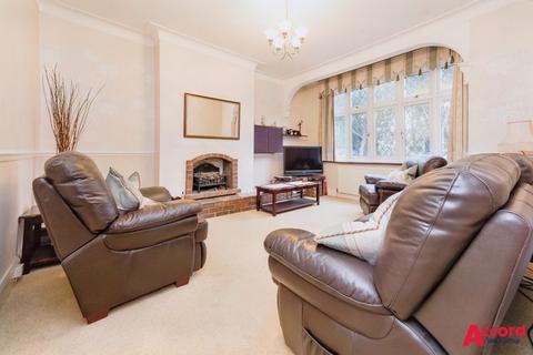 104 Main Road, Romford, RM2 5JB