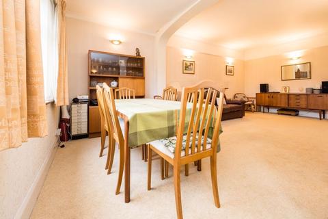 104 Main Road, Romford, RM2 5JB