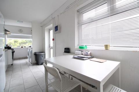 215 Hitchin Road, Luton, LU2 7SL