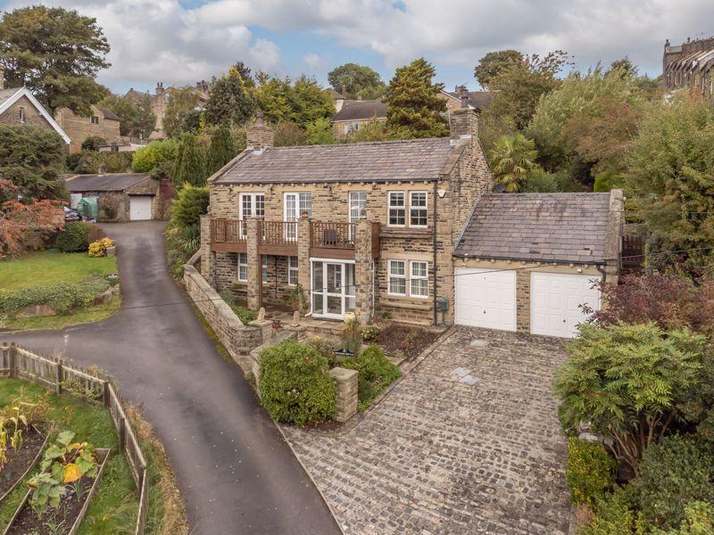 St. Marys Road, Keighley, Riddlesden, BD20 5PA 3 bed detached house £