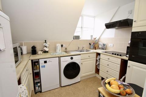 2 bedroom retirement property for sale - Wells (Central Position off the Market Place)