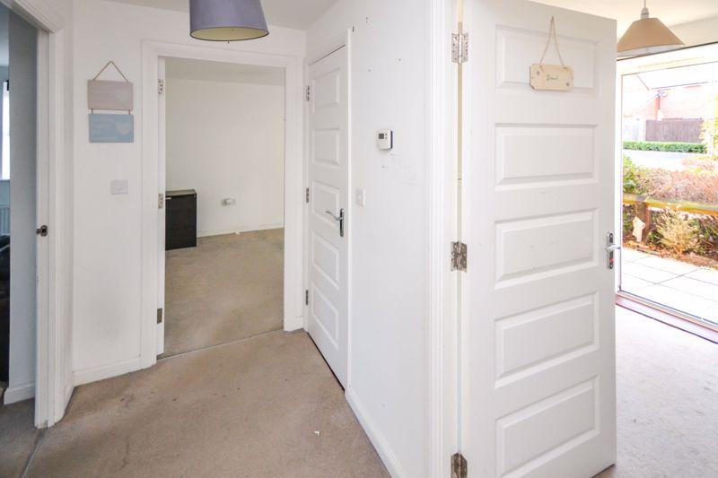 St. Andrews Way, StanfordLeHope 2 bed apartment £265,000