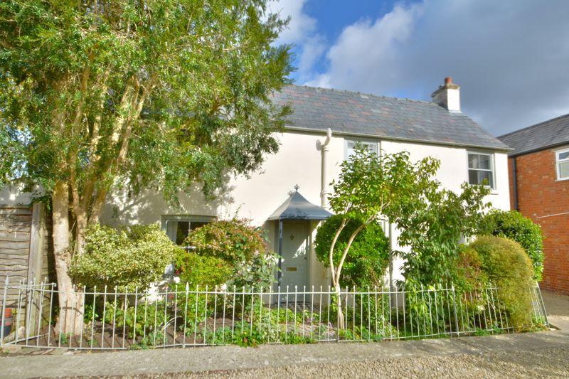 Abingdon Court Lane, Cricklade, Wiltshire 2 bed detached house for sale