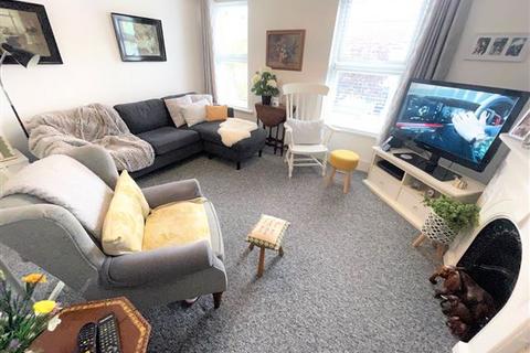 1 bedroom flat for sale, Queen Street, Worthing, West Sussex, BN14 7BL
