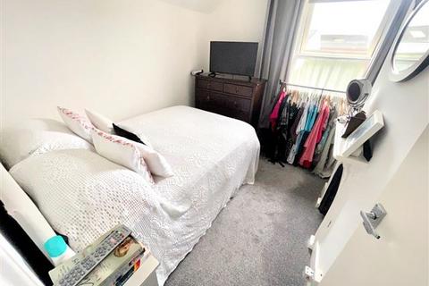 First Floor Flat, 13 Queen Street, Worthing, BN14 7BL