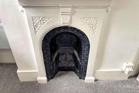 First Floor Flat, 13 Queen Street, Worthing, BN14 7BL