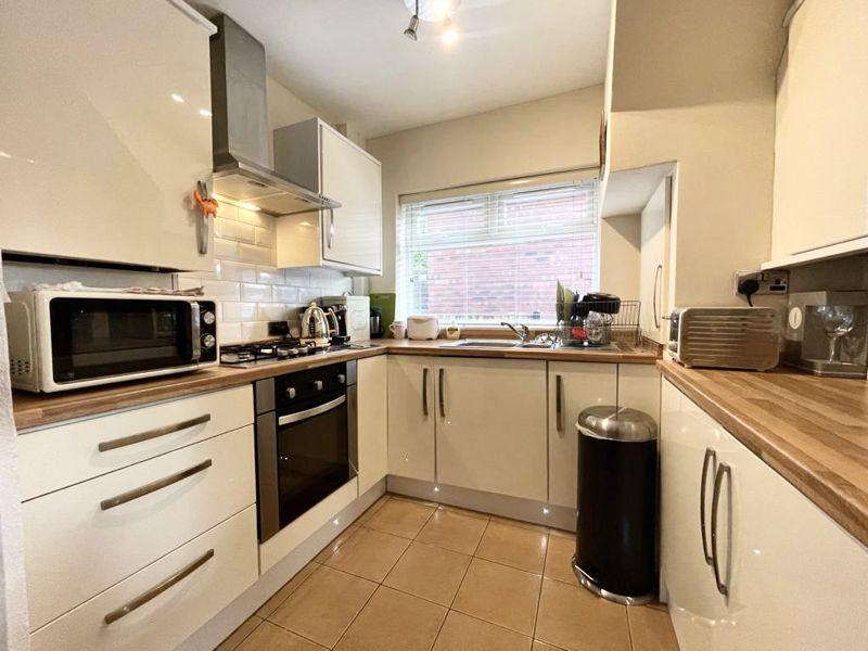Castlewood Road, 'm7', Salford 3 bed semidetached house £1,000 pcm (£231 pw)