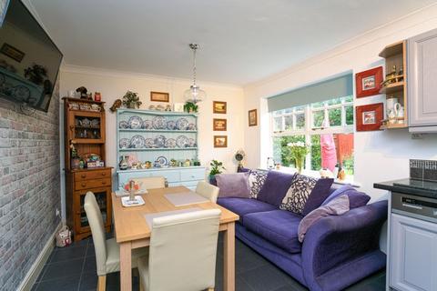16 Holt Coppice, Bratton, Telford, TF5 0DB