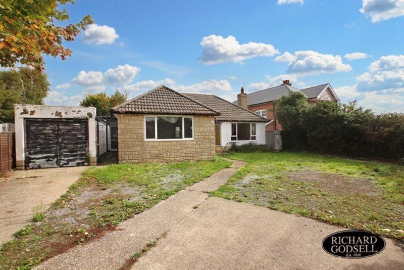 SOPLEY CHRISTCHURCH 3 bed detached bungalow £420,000