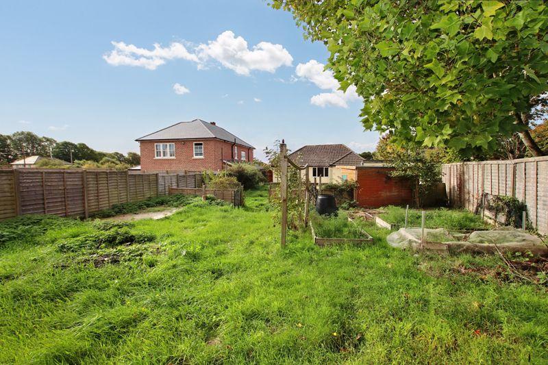 SOPLEY CHRISTCHURCH 3 bed detached bungalow £420,000
