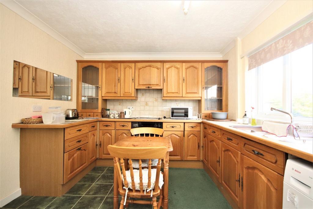 Winston Drive, BexhillonSea, TN39 2 bed detached bungalow for sale £450,000