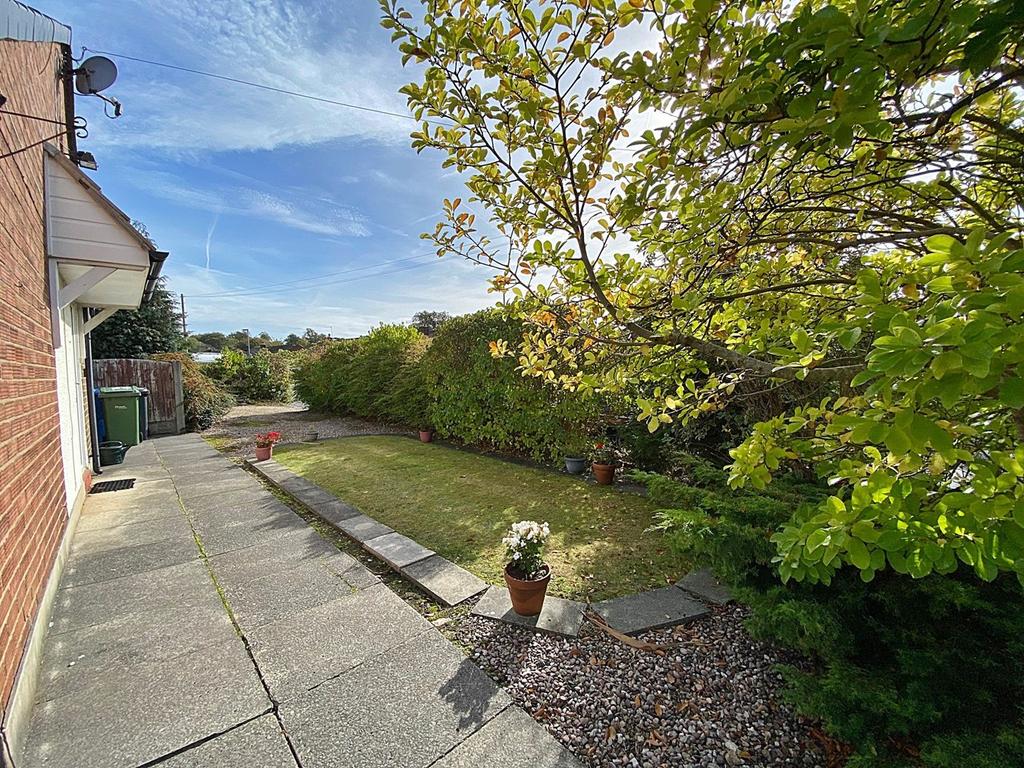 Alderley Road, Thelwall, Warrington, WA4 2 bed bungalow £250,000