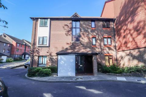 1 bedroom flat for sale, Woodhams Close, Battle, TN33