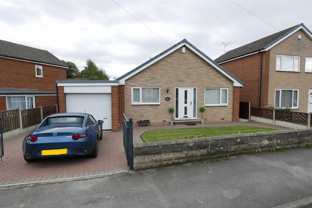 115 Lyndale Drive, Wrenthorpe, WF2 0NG. 3 bed detached bungalow £995