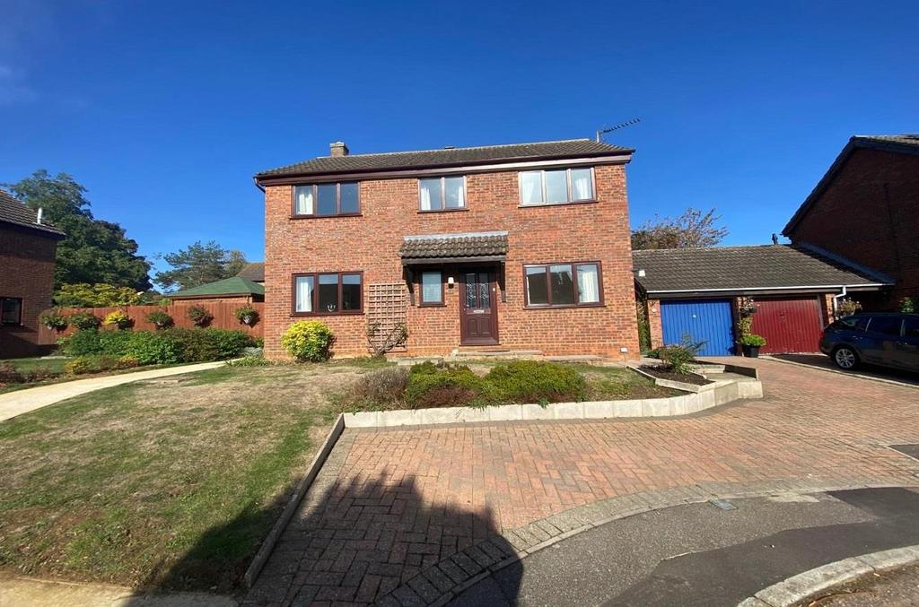 Sheerwater Drive, Ecton Brook, Northampton NN3 4 bed detached house for