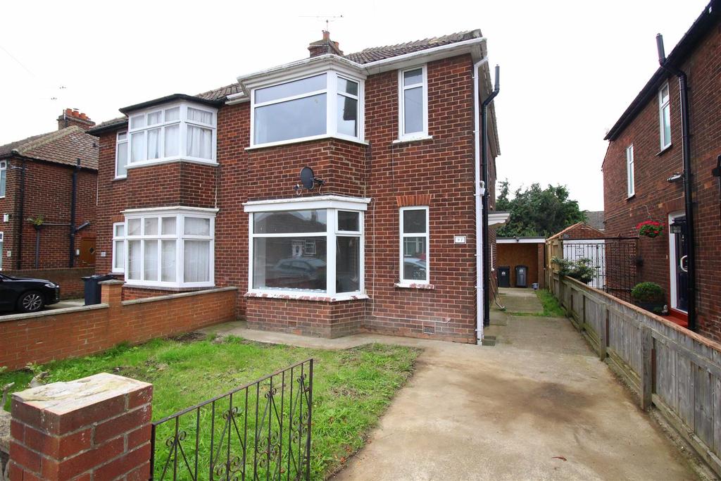 Hutton Avenue, Darlington 3 bed semidetached house £135,000