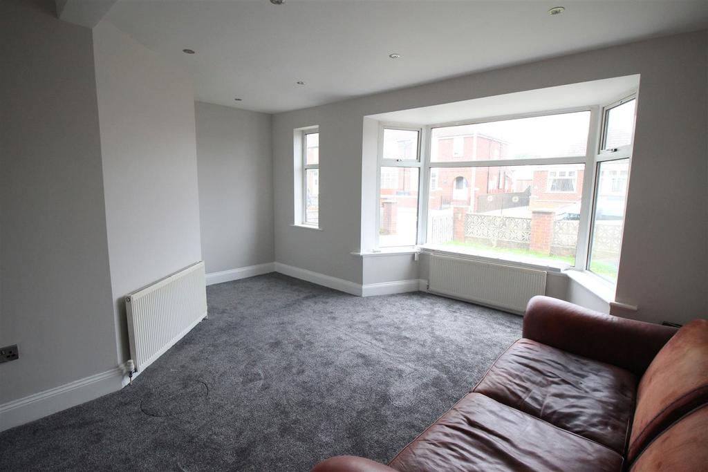 Hutton Avenue, Darlington 3 bed semidetached house £135,000