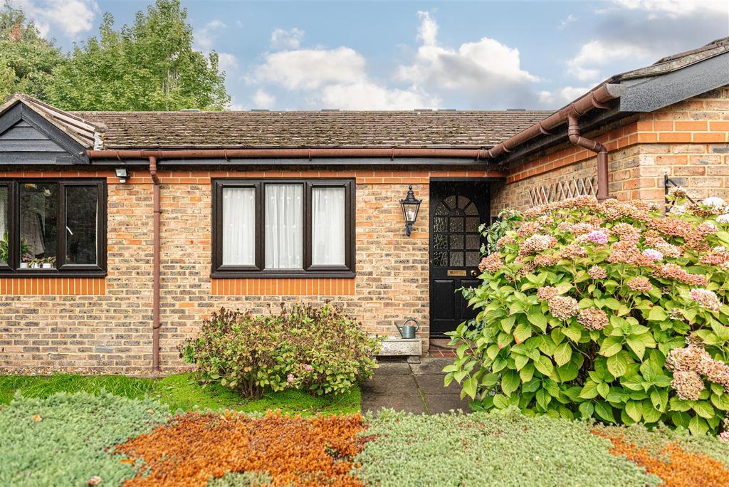 Wray Park Road, Reigate 2 bed bungalow for sale £425,000