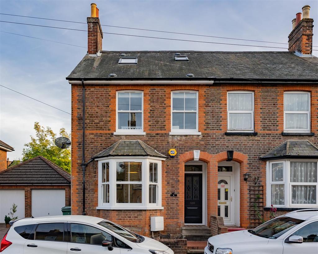 Albion Road, Reigate 4 bed semidetached house £750,000