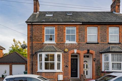 4 Albion Road, Reigate, RH2 7JY