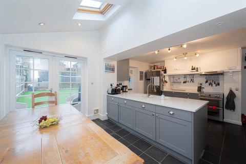 4 Albion Road, Reigate, RH2 7JY