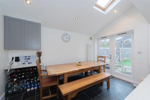 4 Albion Road, Reigate, RH2 7JY