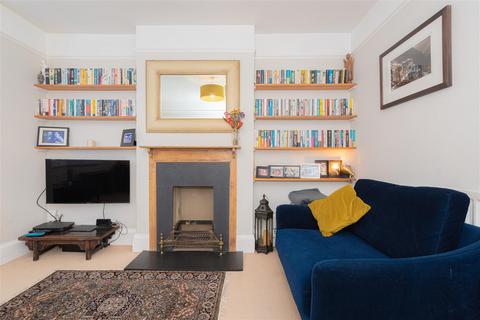 4 Albion Road, Reigate, RH2 7JY