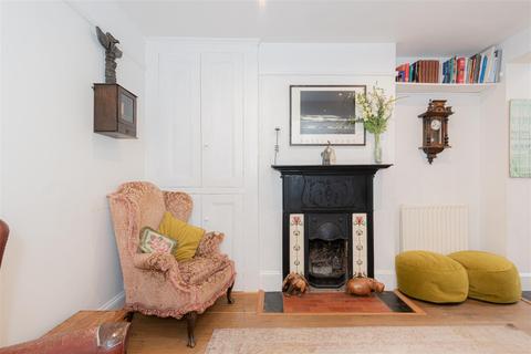4 Albion Road, Reigate, RH2 7JY