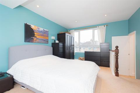4 Albion Road, Reigate, RH2 7JY