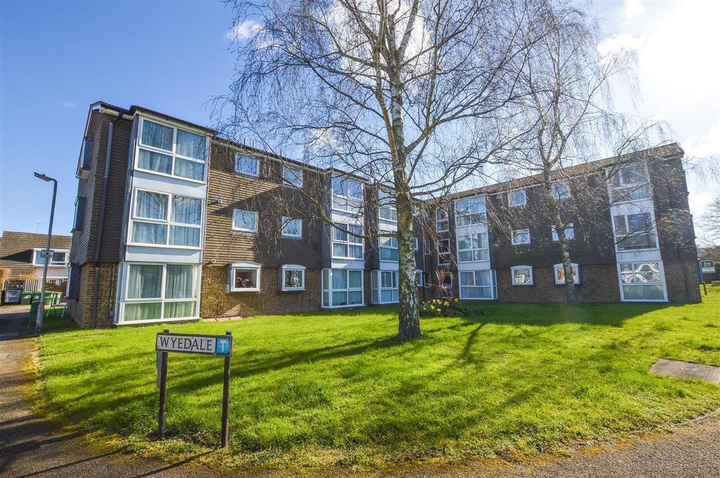 Wyedale, London Colney 2 bed flat £975 pcm (£225 pw)
