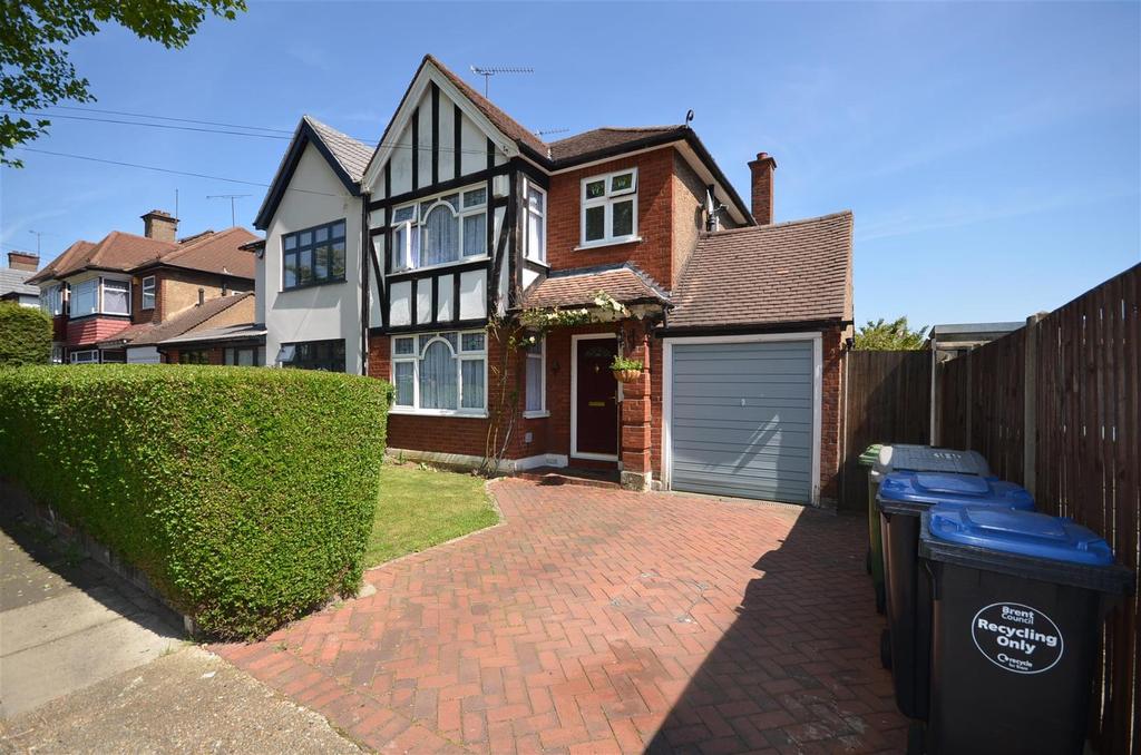 Vista Way, Kenton Harrow, Middlesex, HA3 0SL 3 bed semidetached house