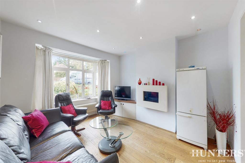 Uxendon Hill, Wembley, Middlesex, HA9 9SQ 3 bed semidetached house for