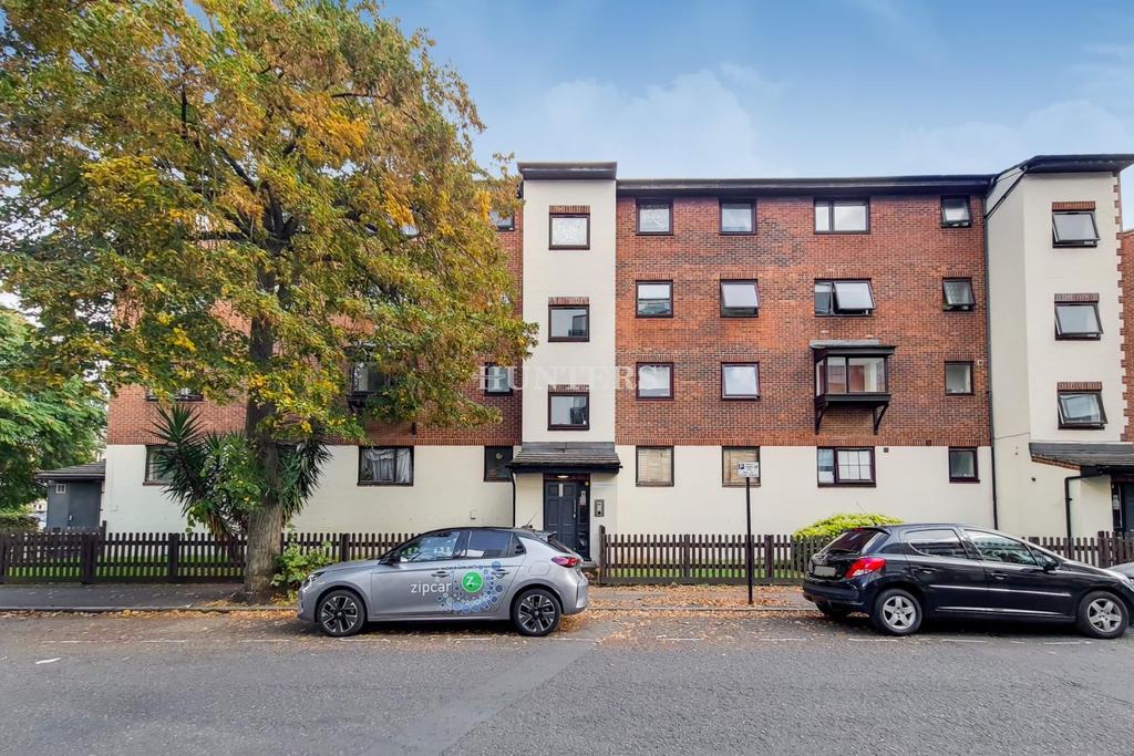 Granville Square, London, SE15 6DX Studio for sale £200,000