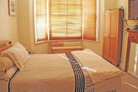 25a Bulstrode Road, Hounslow, TW3 3AW