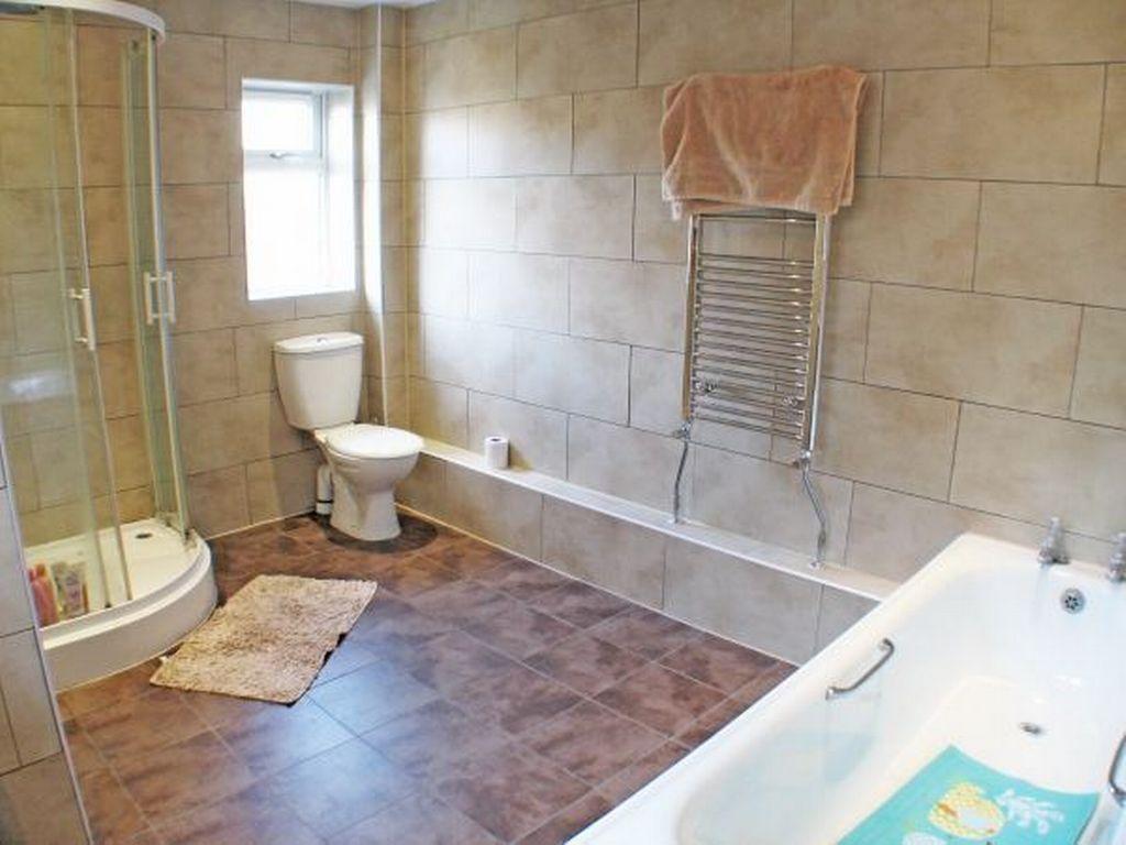 Bathroom 2.jpg