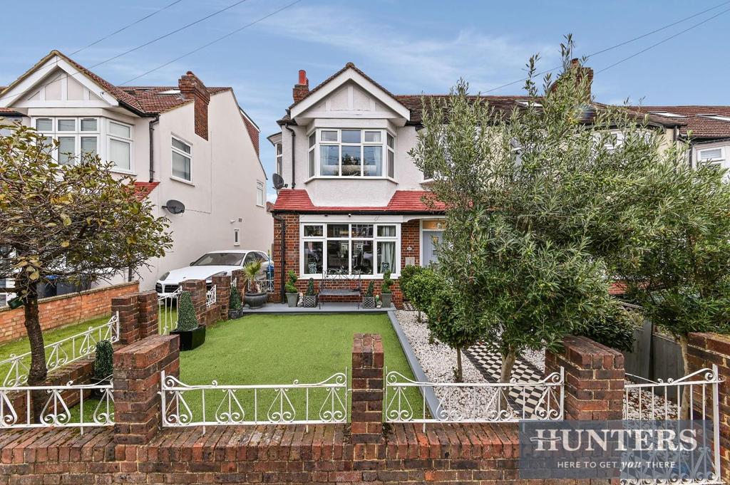 Cherrywood Lane, Morden, SM4 4HU 4 bed end of terrace house £900,000
